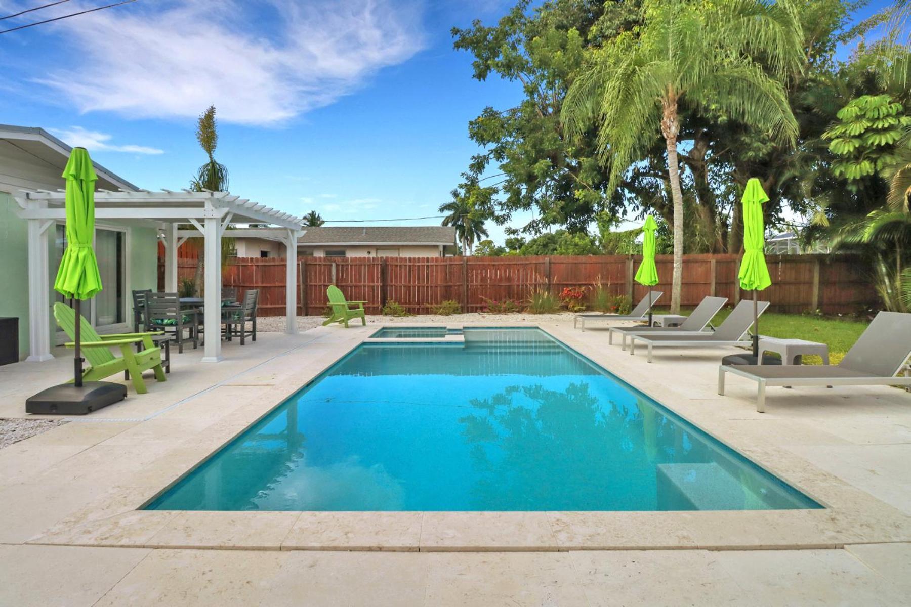 North Naples Little Beach House W/ Pool&Spa - 5 Minutes To Vanderbilt Beach מראה חיצוני תמונה
