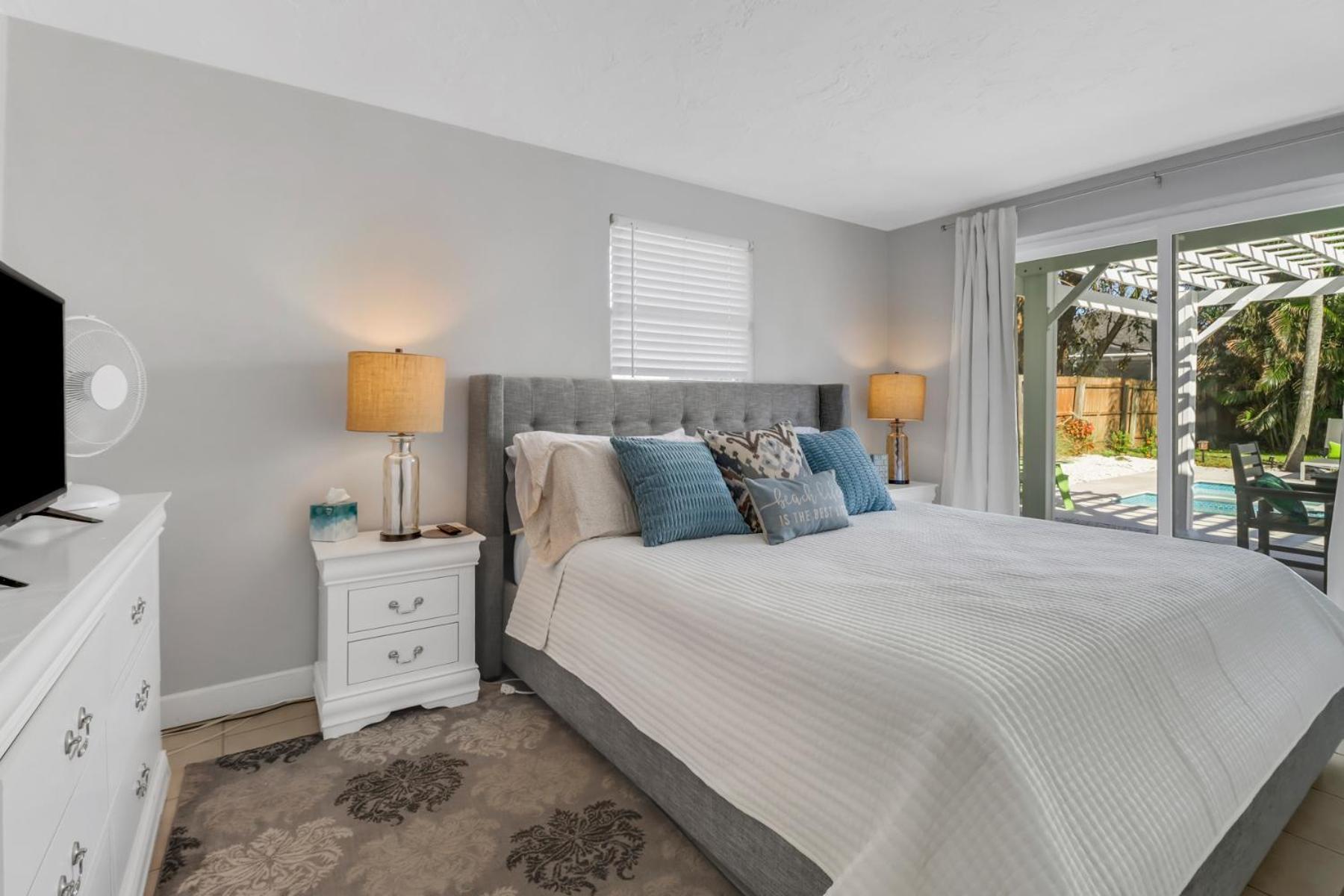 North Naples Little Beach House W/ Pool&Spa - 5 Minutes To Vanderbilt Beach מראה חיצוני תמונה