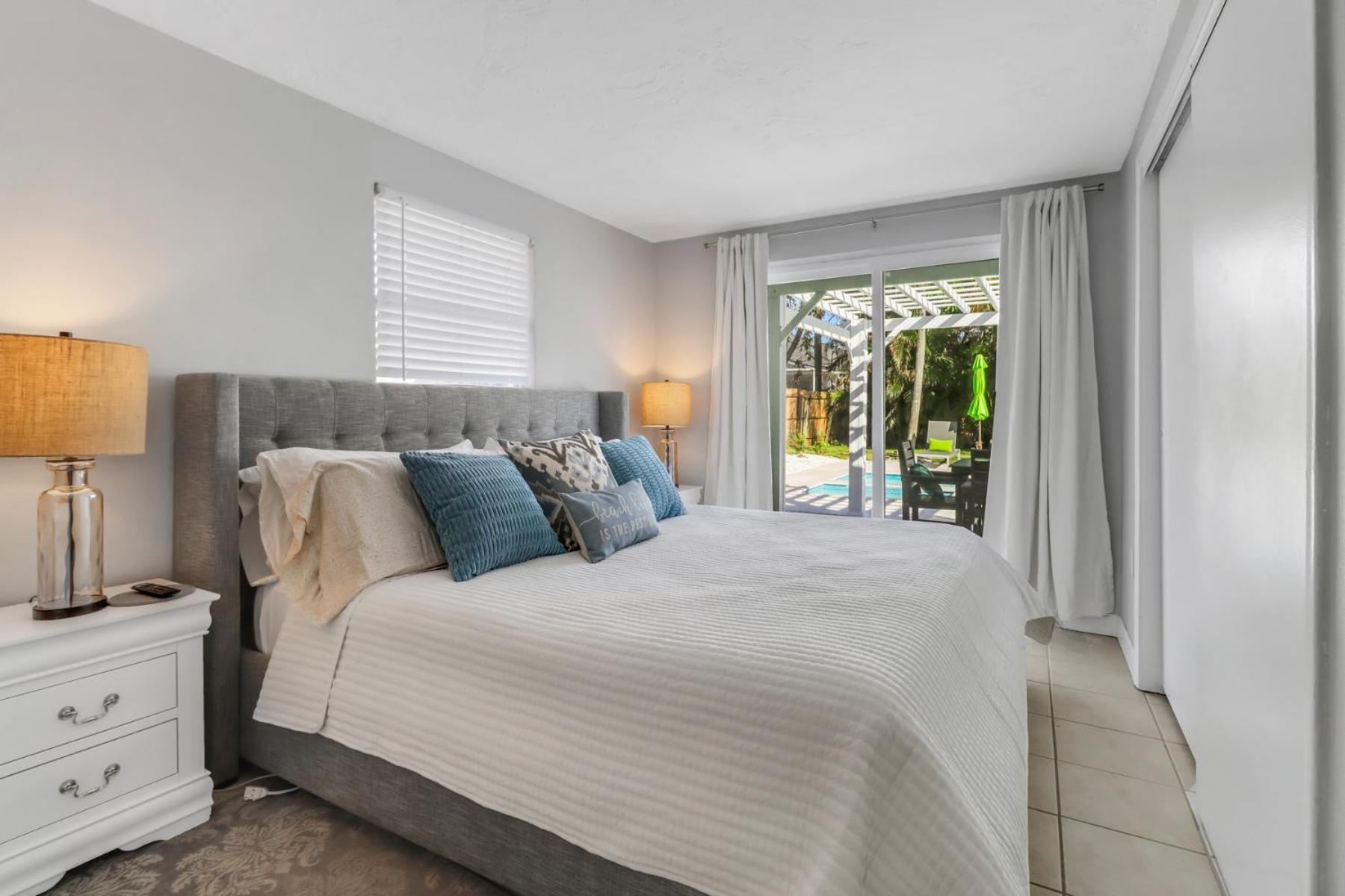North Naples Little Beach House W/ Pool&Spa - 5 Minutes To Vanderbilt Beach מראה חיצוני תמונה