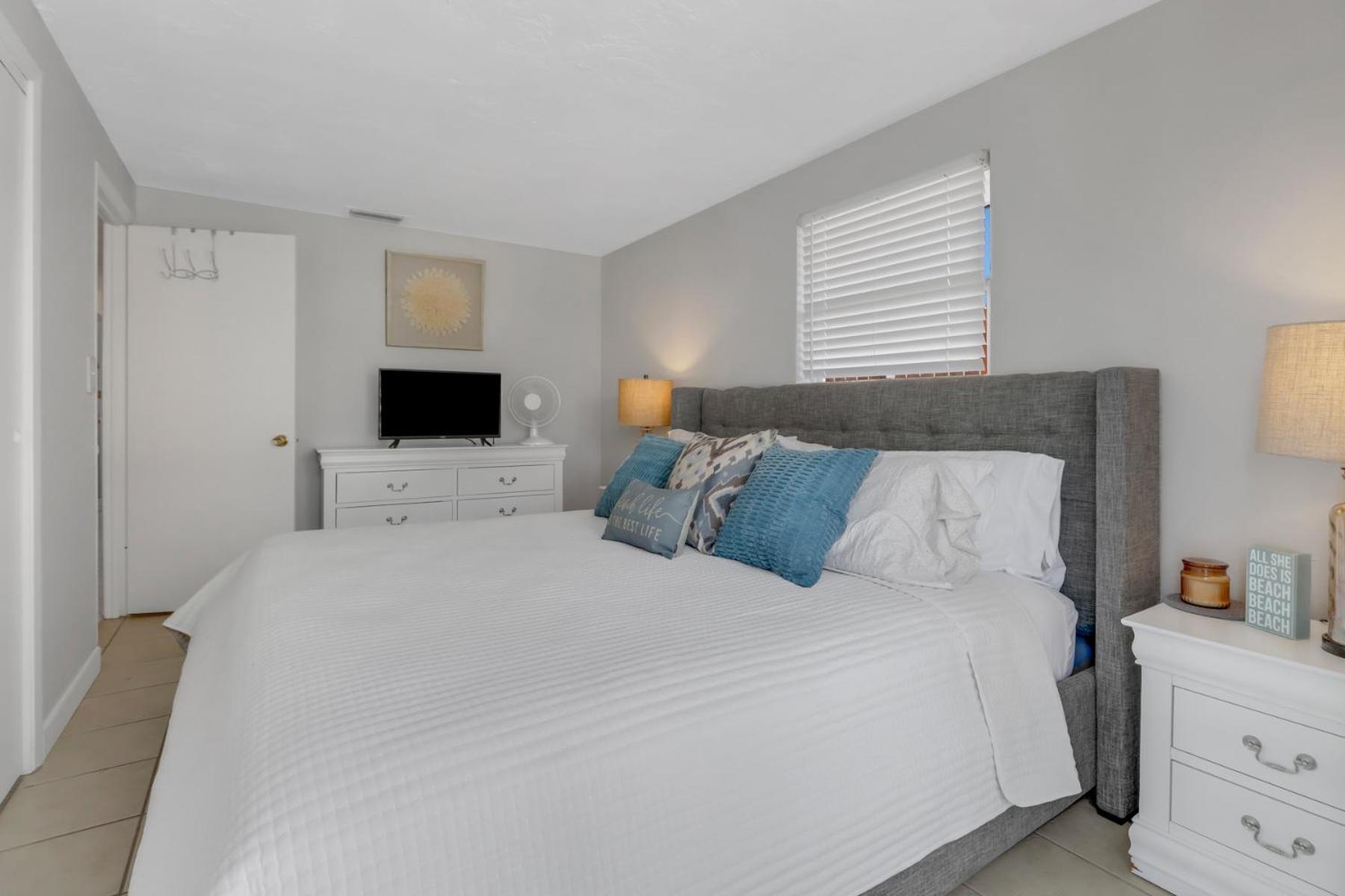 North Naples Little Beach House W/ Pool&Spa - 5 Minutes To Vanderbilt Beach מראה חיצוני תמונה